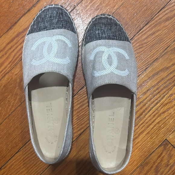 Espadrilles - Picture 2 of 3